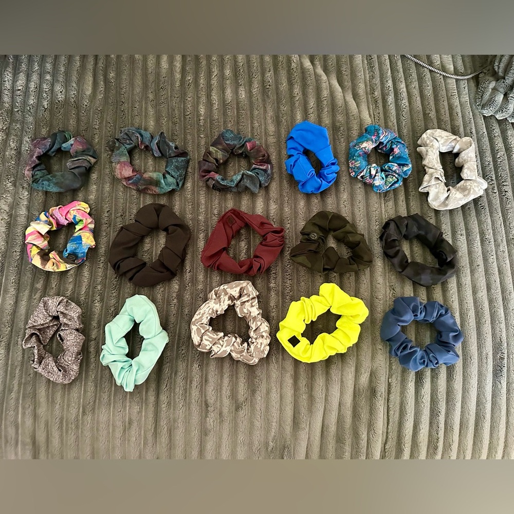 lululemon Uplifting Scrunchies